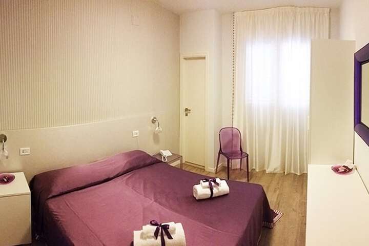 Room 2 of 32