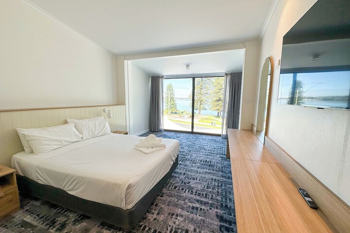 Room 2 of 17