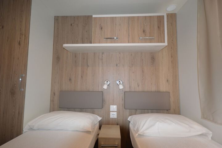 Room 2 of 74