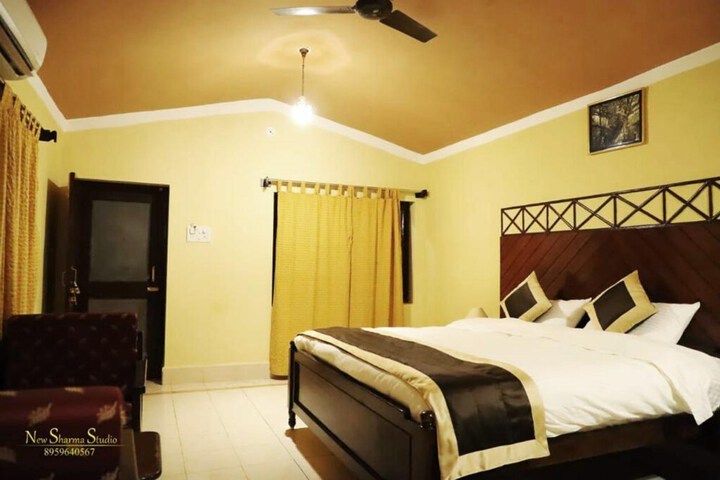 Room 7 of 32