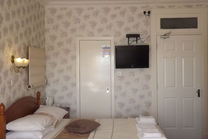 Room 4 of 52