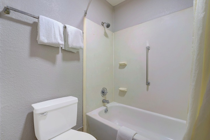 Room 32 of 47
