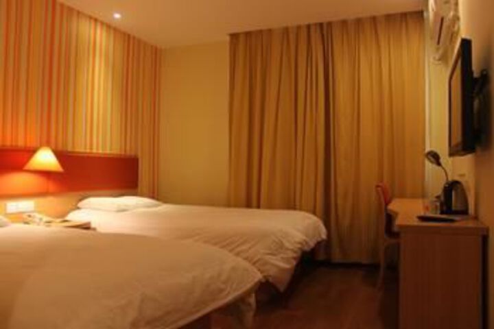 Room 9 of 39