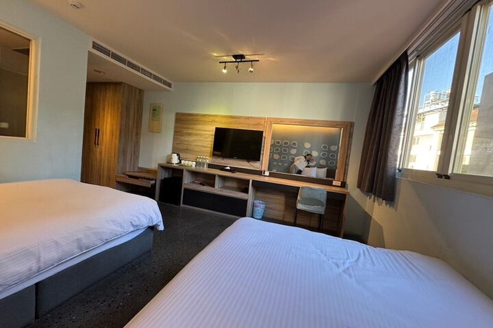 Room 42 of 118