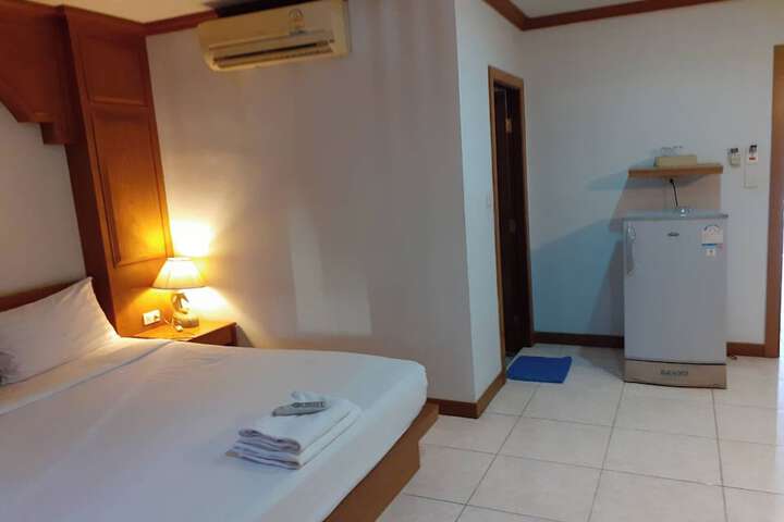 Room 10 of 29