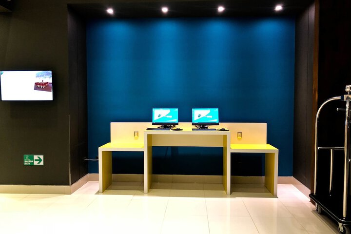 Business Center 46 of 50