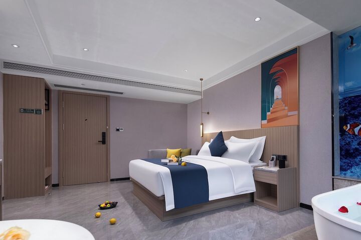 Room 16 of 31