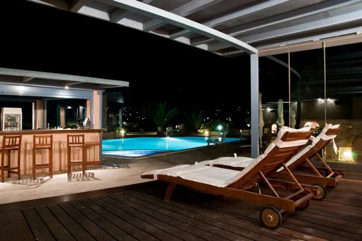 Pool 2 of 4