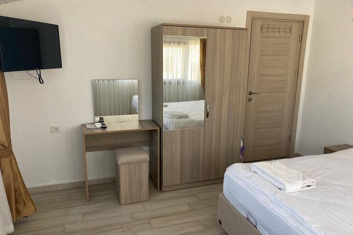 Room 28 of 82
