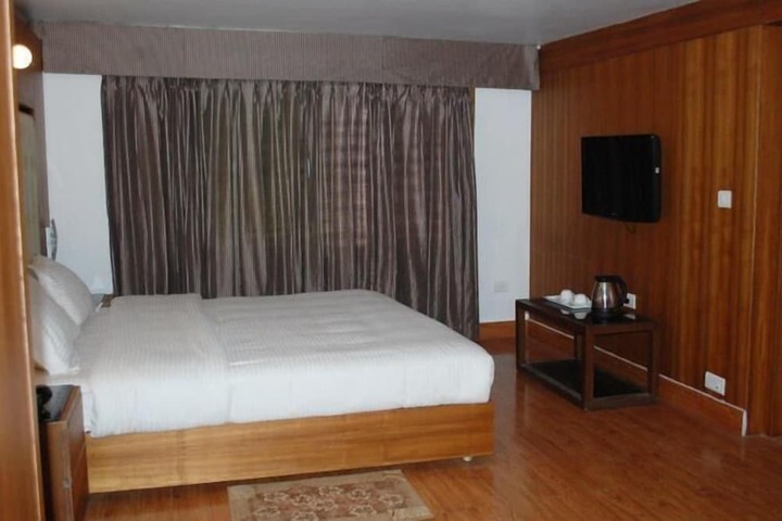 Room 3 of 34