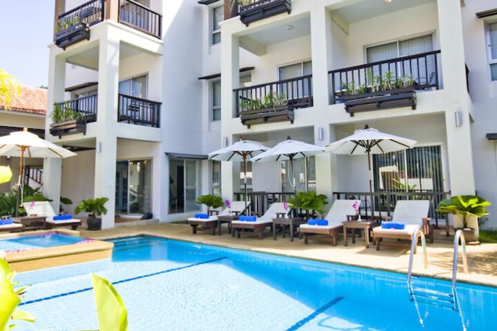 Pools & Facilities