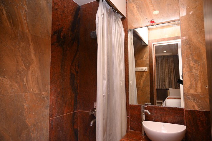 Room 14 of 19
