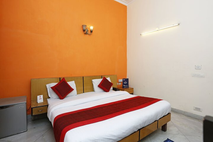 Room 13 of 18
