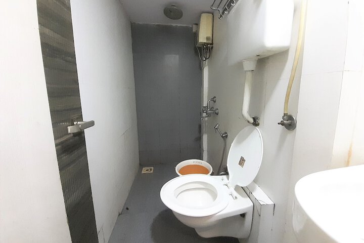 Room 11 of 11