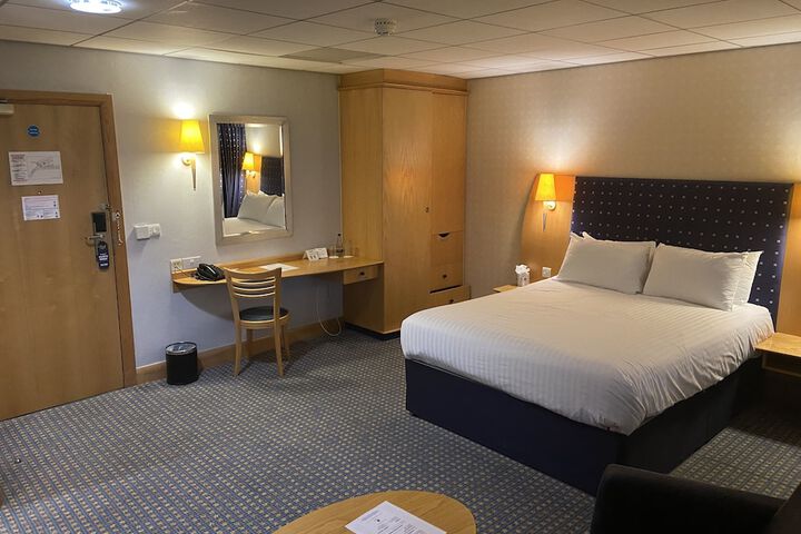 Room 9 of 120