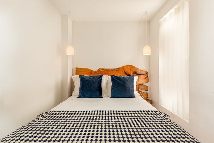 Room 27 of 104