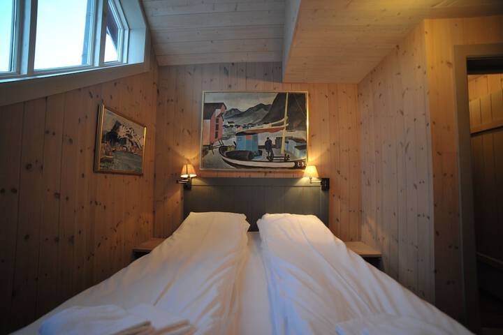 Room 30 of 142