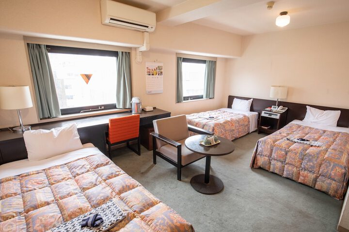 Room 3 of 32