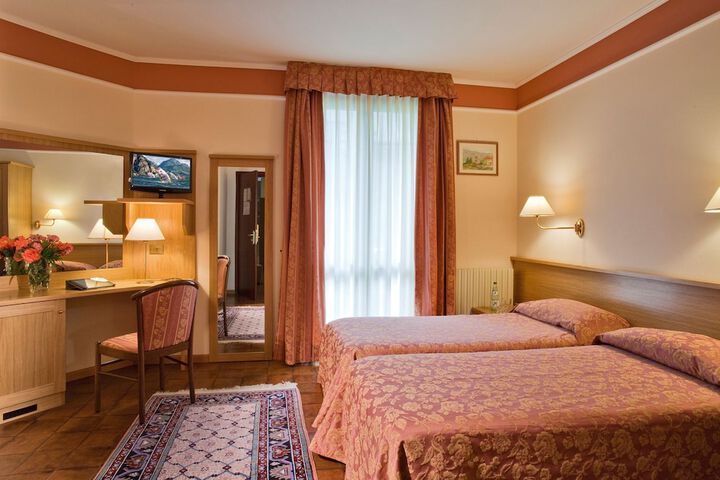 Room 7 of 34