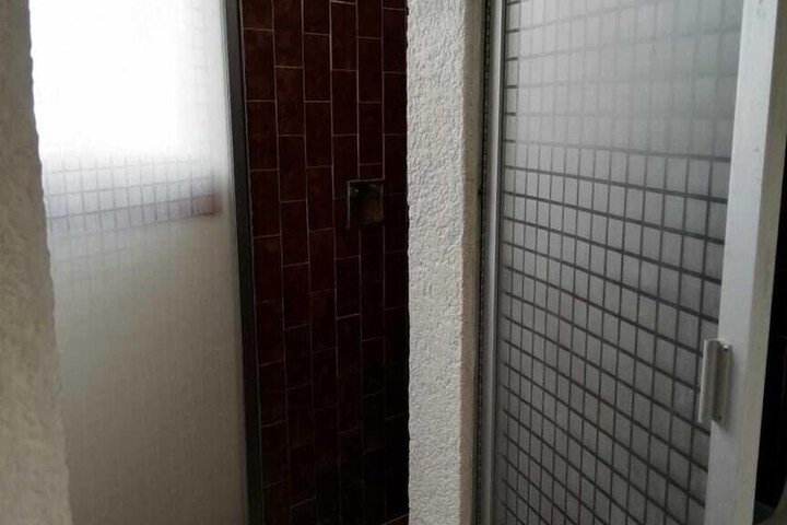 Room 12 of 16