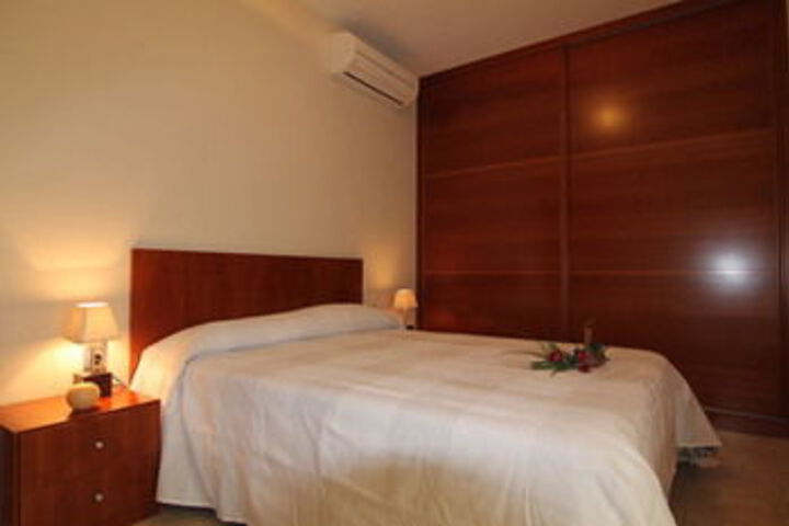 Room 33 of 176