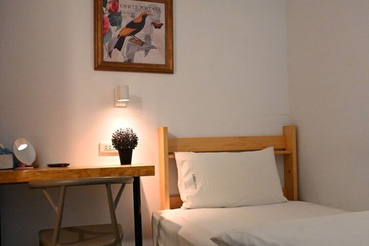 Room 18 of 142