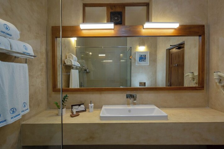 Room 18 of 38