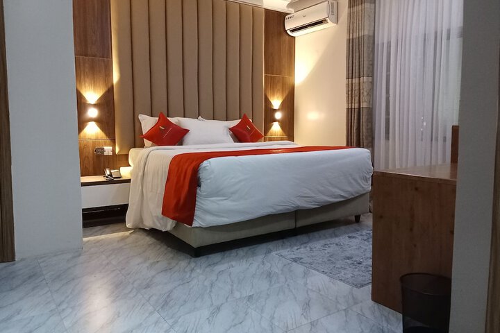 Room 5 of 43