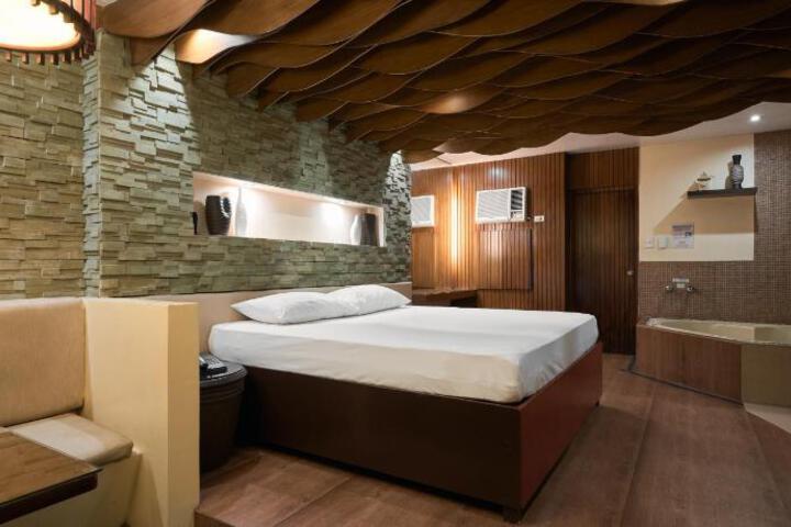Room 48 of 49
