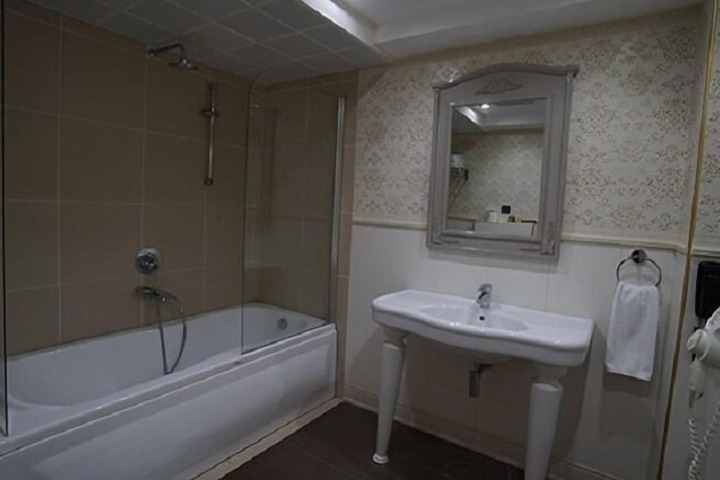 Room 17 of 31
