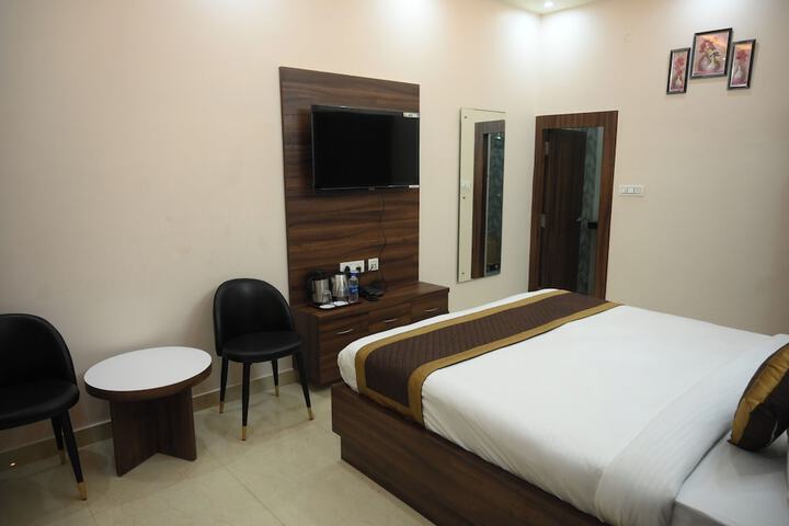 Room 8 of 38