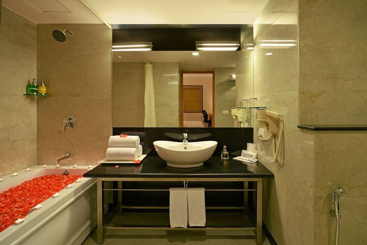 Room 10 of 24