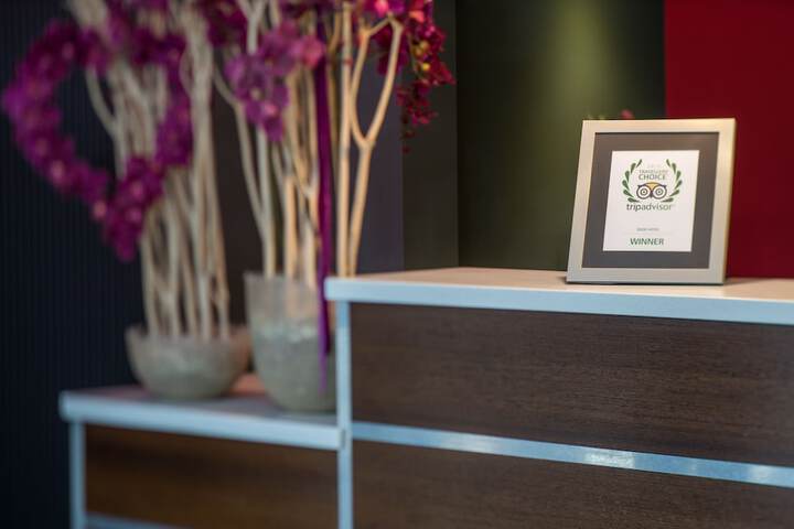 Concierge desk
