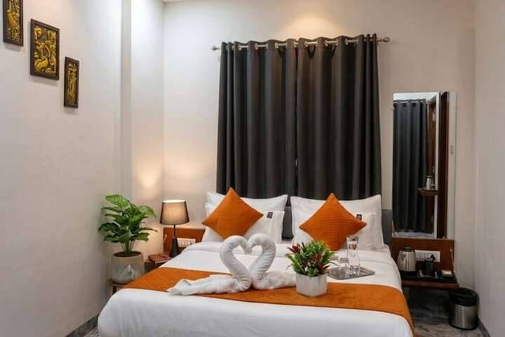 Room 10 of 20
