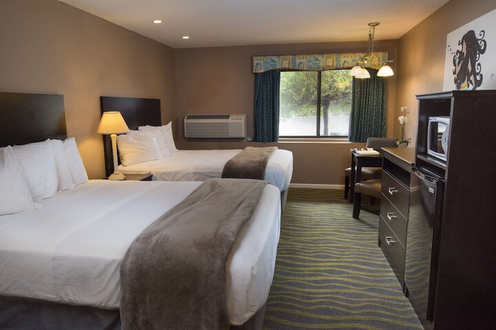 2 Queen Beds (11 of 27)