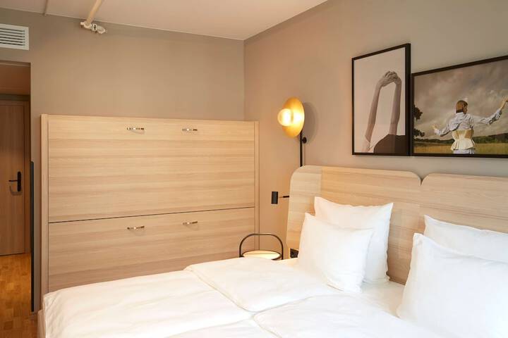 Room 32 of 71