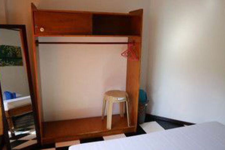 Room 6 of 31