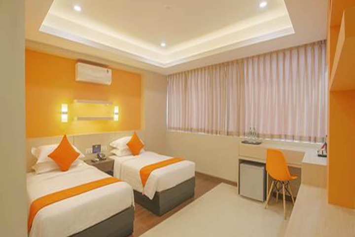 Room 17 of 31