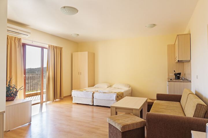 Room 5 of 18