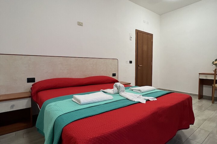 Room 4 of 9