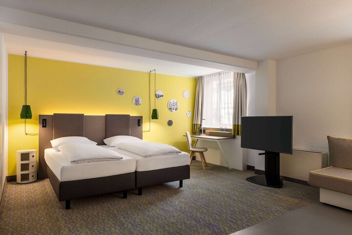 Room 30 of 80