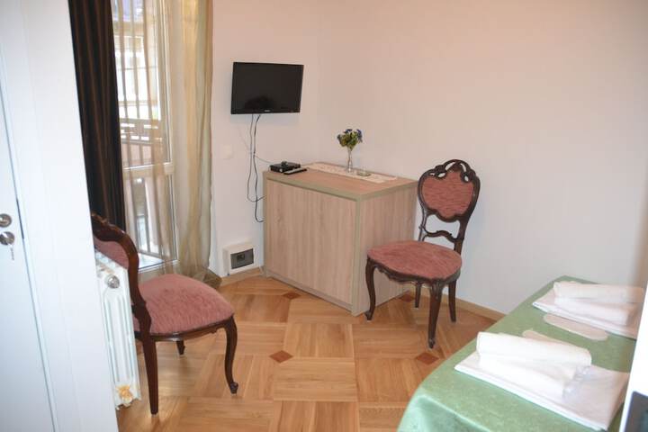 Room 11 of 30