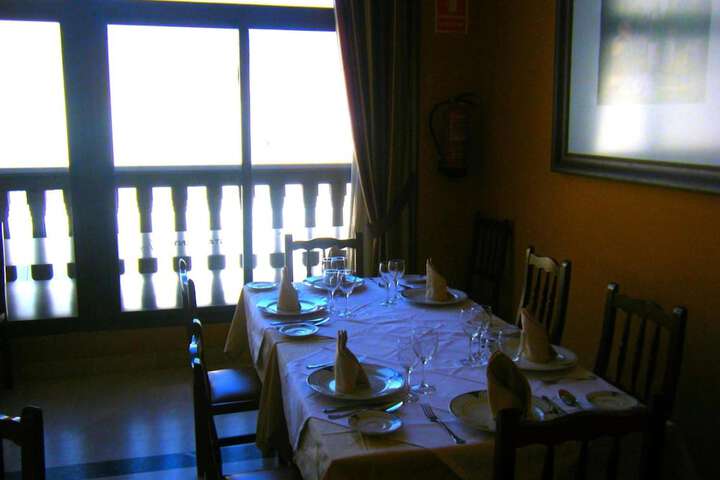 Dining 27 of 42