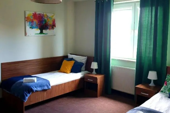Room 5 of 12