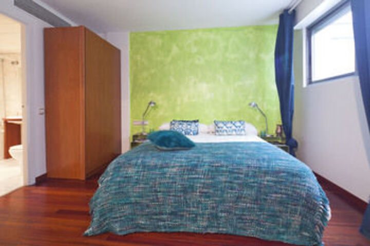 Room 9 of 22