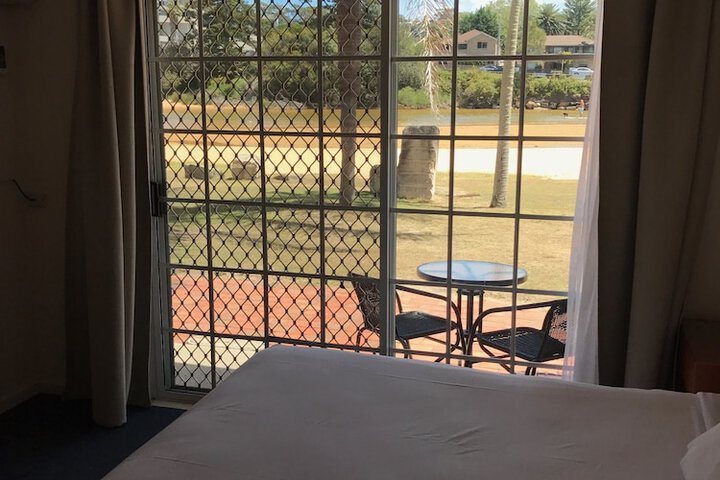 Room 3 of 65