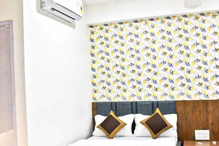 Room 7 of 16