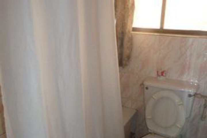 Room 2 of 33