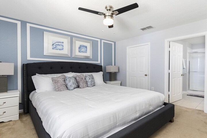 Room 374 of 710