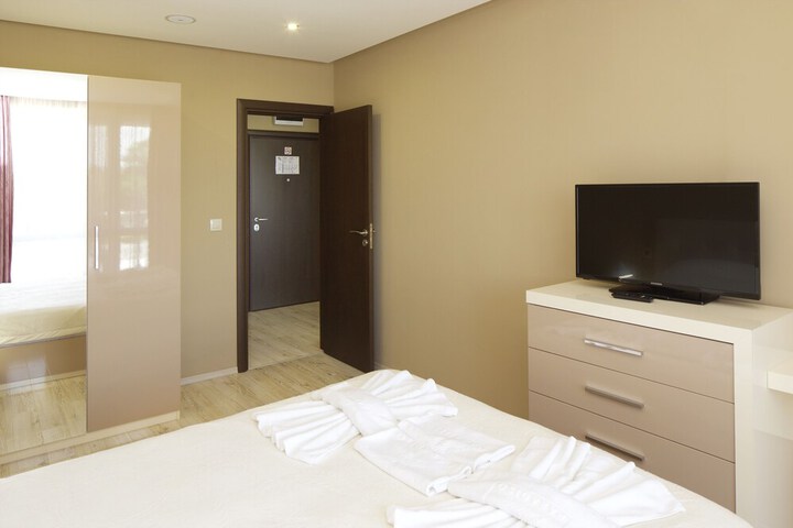 Room 10 of 34